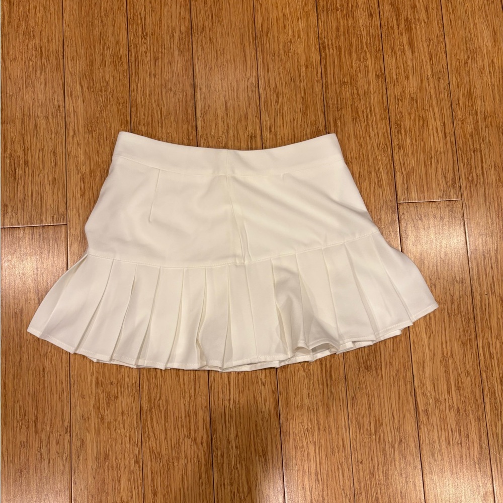 Packing LA Hearts White Pleated Mini Skirt